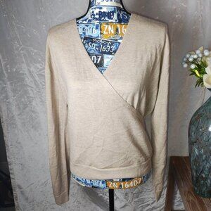 Harper Lane 100% Wool V-Neck long sleeve sweater.
